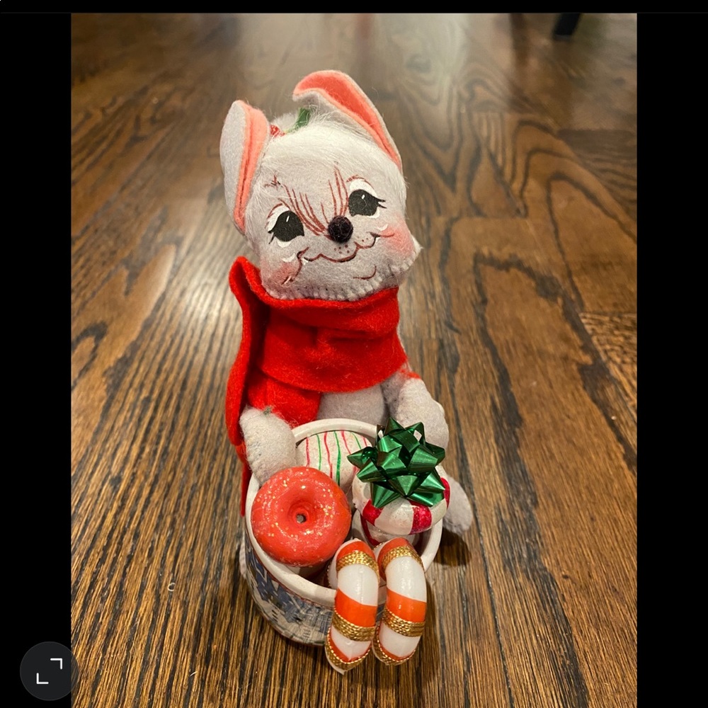 Vintage 2002 Annalee Christmas Mouse holding a mug filled with peppermint